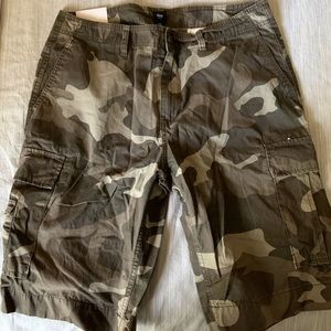 Men’s GAP Grey Camo Cargo Shorts - Size 34
